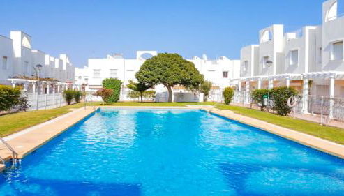 Garden vistas. Hermoso dúplex con patio, solárium y piscina. - Foto 2