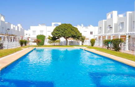 Garden vistas. Hermoso dúplex con patio, solárium y piscina. - Foto 2