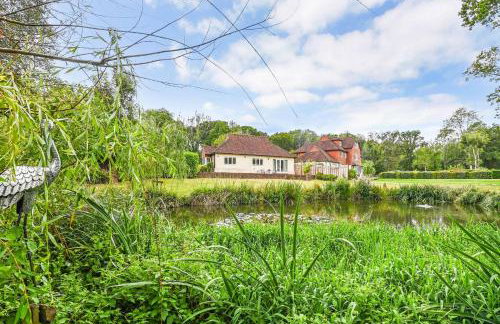 Woodland Cottage by inspirestays-com - Photo 30