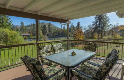 Riverfront Getaway - Foto 8