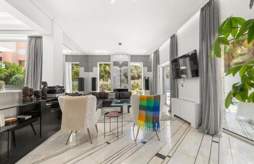 Luxury Villa with Pool, BBQ & Garden in Vouliagmeni - Foto 8