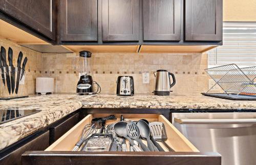 Nr DT, Med Center, Midtown Sleeps 16 Game Room - Photo 13