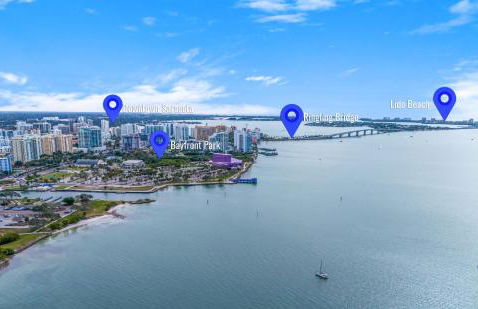 Waterside Retreat: Modern 2BR, Mins to Beach & Apt - Photo 40