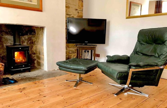 Beachfront Apartment With Woodburner & Courtyard - Photo 16