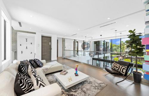 Three Story Waterfront Villa with Basketball and Mini Golf - Foto 36