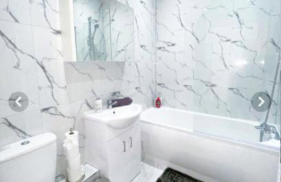 The Felix Apartments - 3 Bedrooms - FREE Parking - Close to train station - Photo 26