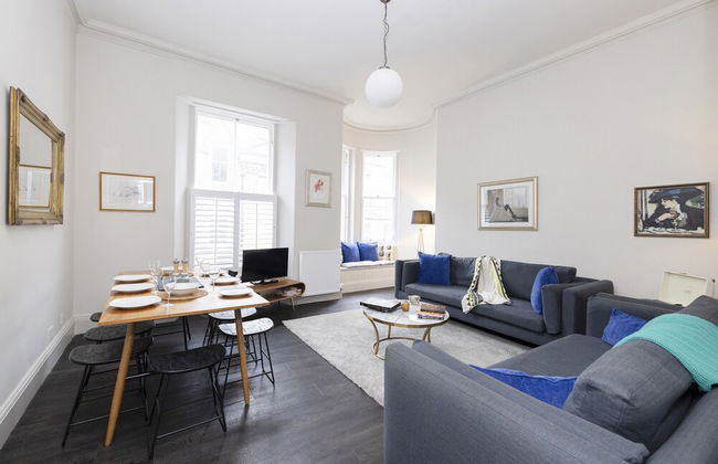 JOIVY Iconic Cockburn Street 4 Bedroom Apartment: Heart of Old Town - Foto 89