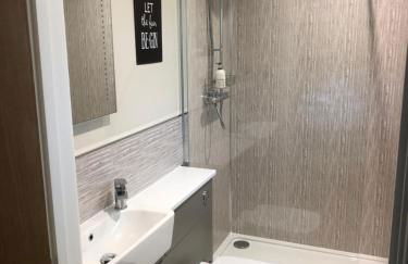 Breckland Lodge 2 with Hot Tub - Foto 9