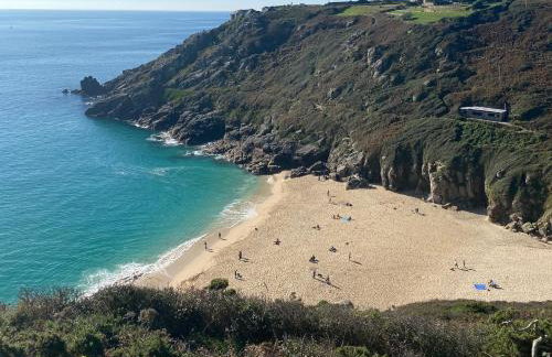 Naut Retreat, The Big Barn - Spacious & cosy cottage, walk to Porthcurno beach, Pedn Vouder & Minack Theatre - Photo 61