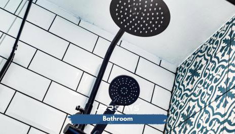 Tipton 3 Bedroom House Garden Sleeps 7 - JRR Stays - Foto 4