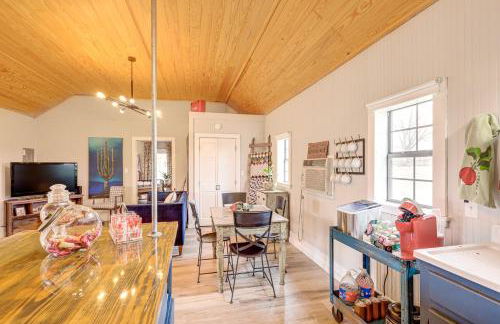 Large Yard and Pond Fayetteville Rural Retreat - Foto 11