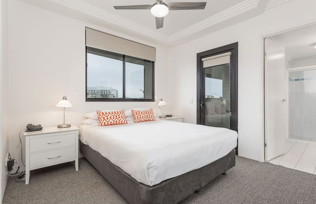 Republic Apartments - Photo 15