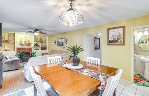 Spacious Trappe Getaway with Outdoor Pool and Gazebo! - Foto 6