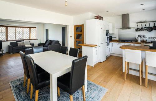 Elegant 2BD House with Garden and Decked Patio - Foto 11