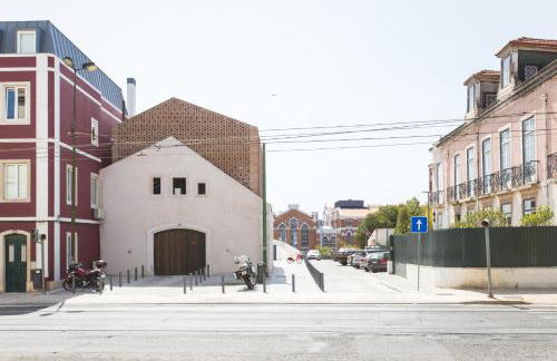 Ambassador Balcony Suites - Photo 19