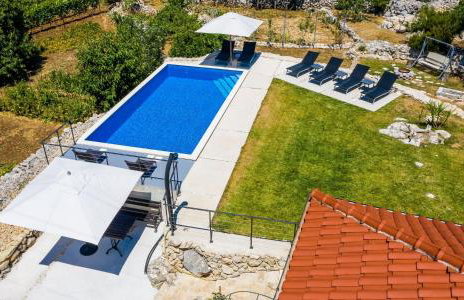 Villa Majkovica - 4 Bedroom Villa with Private Pool & En-Suite Bathrooms & Parking - Photo 75