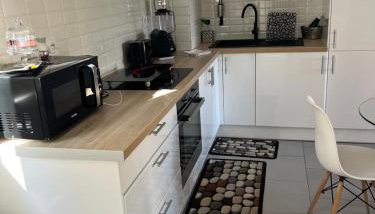 Beau 2P, très équipé, localisation parfaite/AC - Foto 3, stove, dishwasher