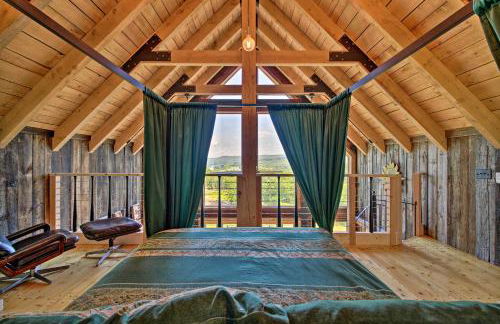 Red Sweetheart Barn Studio with Mtn and River Views! - Foto 16