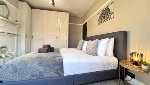 Fully Furnished New Malden 3BDR Home with Parking Washer Dryer and Garden near Kingston - Foto 5, wardrobe