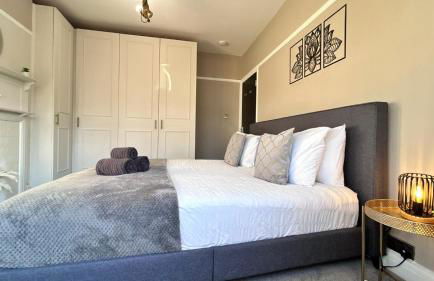 Fully Furnished New Malden 3BDR Home with Parking Washer Dryer and Garden near Kingston - Foto 5