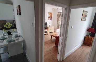 Lovely 3 Bedrooms Flat Near Romford Station With Free Parking - Foto 26