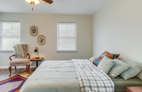 Louisville Charm Near the Derby Apt with Yard! - Foto 12