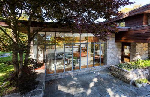 Peaceful Getaway Cottage on grounds of historic mid-century gem - Foto 21