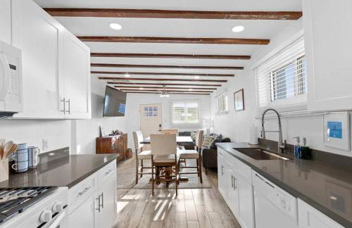 Featherlight Cottage with BBQ and Hot Tub in Downtown Phoenix - Foto 16