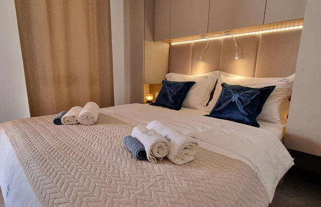 Blue Charm Mobile Home - Photo 2