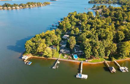 Dock Hot Tub Kayaks on Lake Norman Lakeside Gem by AvantStay - Foto 38