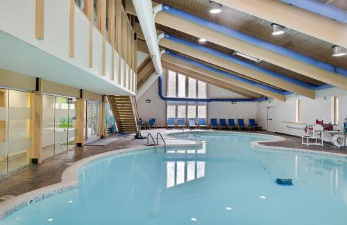 Serene Escape at Big Bass Lake & Pool Access - Foto 61