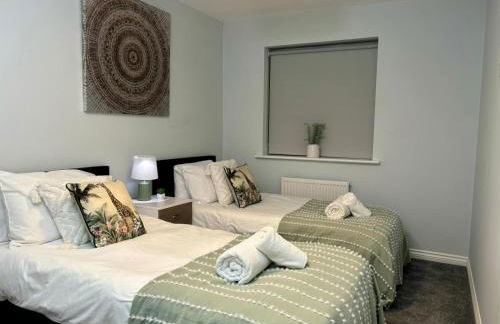 Eskdale Townhouse- Spacious 4BR ,Crawley, Free Wifi, Parking, fully equipped, contractor friendly, temporary relocations welcome, near Gatwick Airport - Foto 16