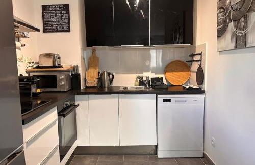 AJ - Stylish Pied-à-Terre à La Joliette - Parking - Foto 27