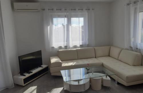 Apartments Ivana with the pool - Photo 35