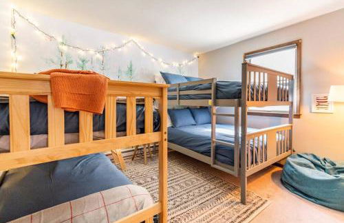 Luxe Lake Harmony Home, Game Room, Firepit, Deck - Foto 27