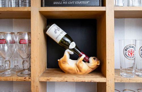 New Hobbit, stunning views, sleeps 42, Bar, Hot Tub - Foto 60