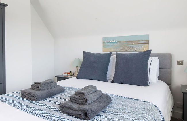 Coastal Retreat for 6 Close to Beaches - Photo 4