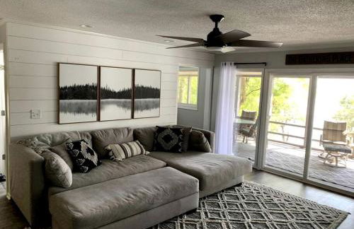 Inmerse in the Serenity of this Lakefront Cottage in Cadiz, Kentucky - Foto 12