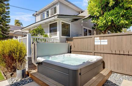 Luxe Backyard Oasis w/ Hot Tub Chic Design South Park Sanctuary - Foto 46