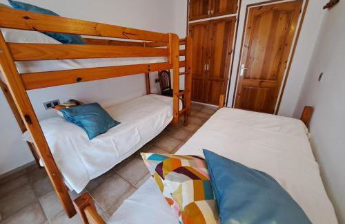 Apartamento con piscina a 50m de la playa - Foto 18