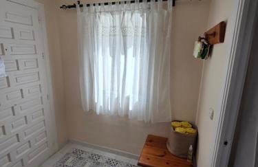 Benalbeach Beauty- Sunny studio with ocean views, balcony, and windows in every room - Foto 28