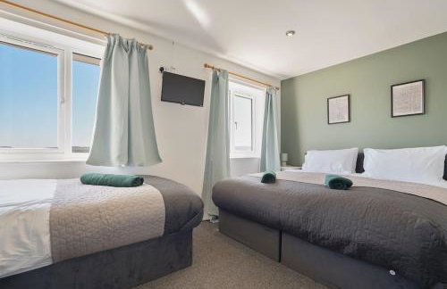 Stupton House, Large 3 Bed House that Sleeps 8 with Full Size Pool Table & FREE Parking - Hosted by Stay Host Save - Foto 47