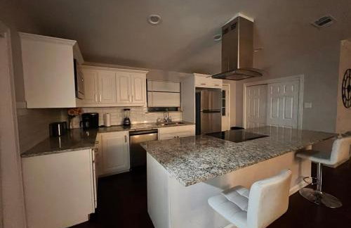 Spacious House-single Level Near Lake Huge Parking - Photo 9