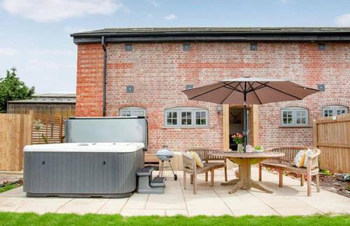 2-Bed Cottage Sleeps 4 with Hot Tub - Foto 14