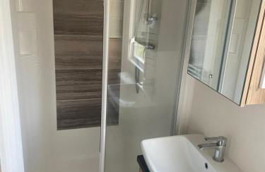 Luxury 6 Berth Caravan, Marton Mere - Photo 5