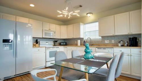 Seabreeze Sueños ※ Surfside Abode a Walk to Beach - Foto 2, stove, dishwasher, pet friendly, toaster, minibar