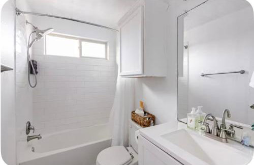 Modern 4BR Retreat, Fast WiFi, Parking, Less than 15 mins from Austin - Foto 3