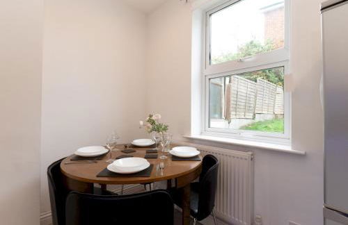 Pass the Keys 2BR House Garden Sleeps 6 Elizabeth Line - Foto 21
