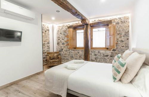 El Patio de Vespasiano-Calera- vistas a la iglesia junto al puerto - Photo 58