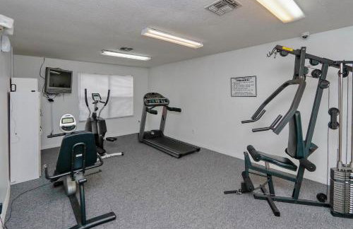 LOVE AT FIRST SIGHT! NEW Disney Home, Sleeps 6, Pool, Patio, NO Steps, LOW Rates! - Foto 83